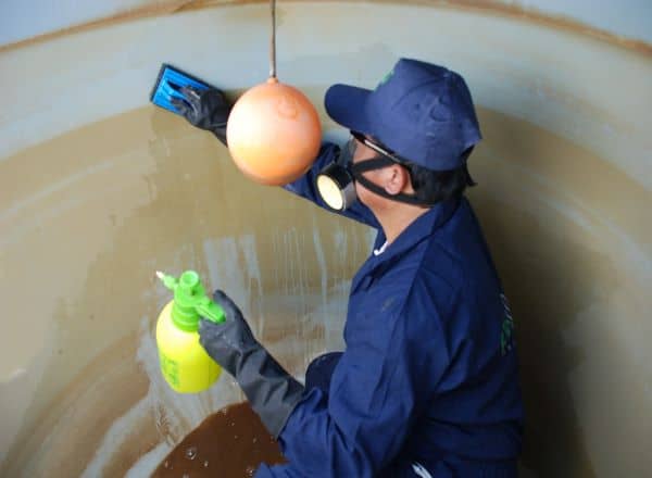 Water-Tank-Cleaning