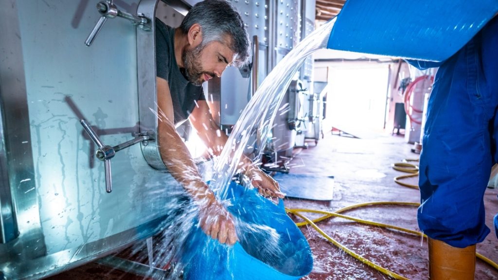 water tank cleaning