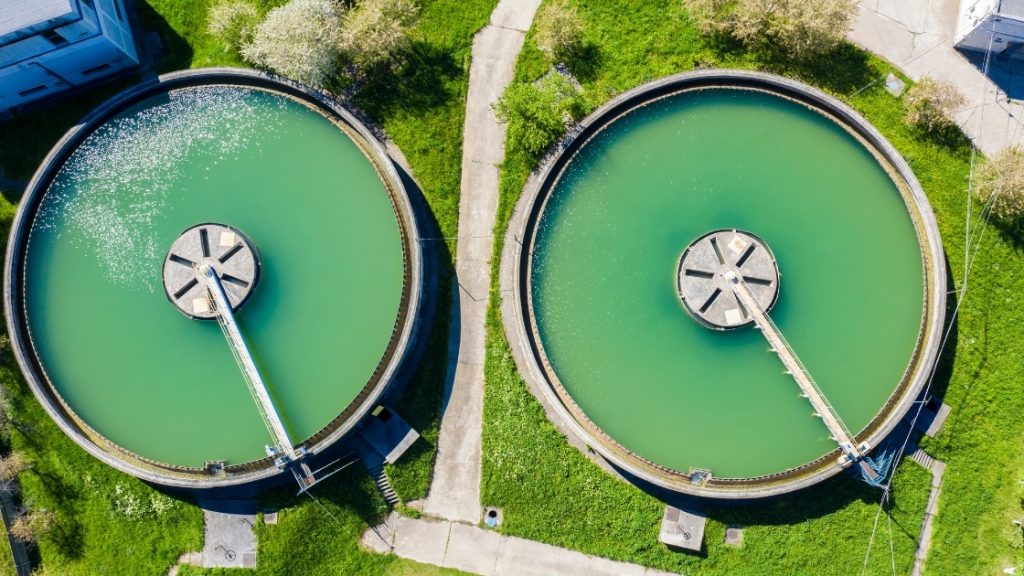 Water tank cleaning service